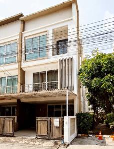 For RentTownhouseLadprao, Central Ladprao : 3-storey townhome for rent, Ladprao 21, walking distance to MRT Ladprao *** The back of the house is empty, suitable for office.