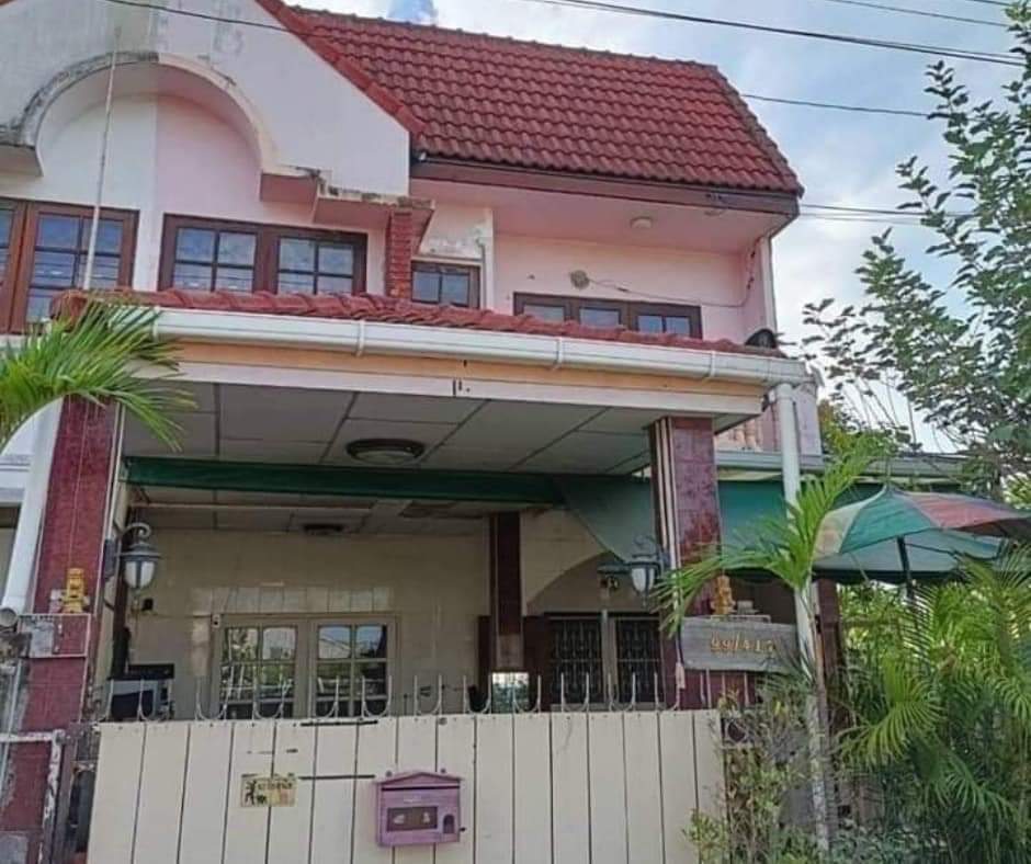 For SaleTownhousePathum Thani,Rangsit, Thammasat : 🏡P. Townhouse for sale, Nuea Fa Village, Lam Luk Ka, Khlong 3 (Soi Peernon Opposite Wat Sai Mai)