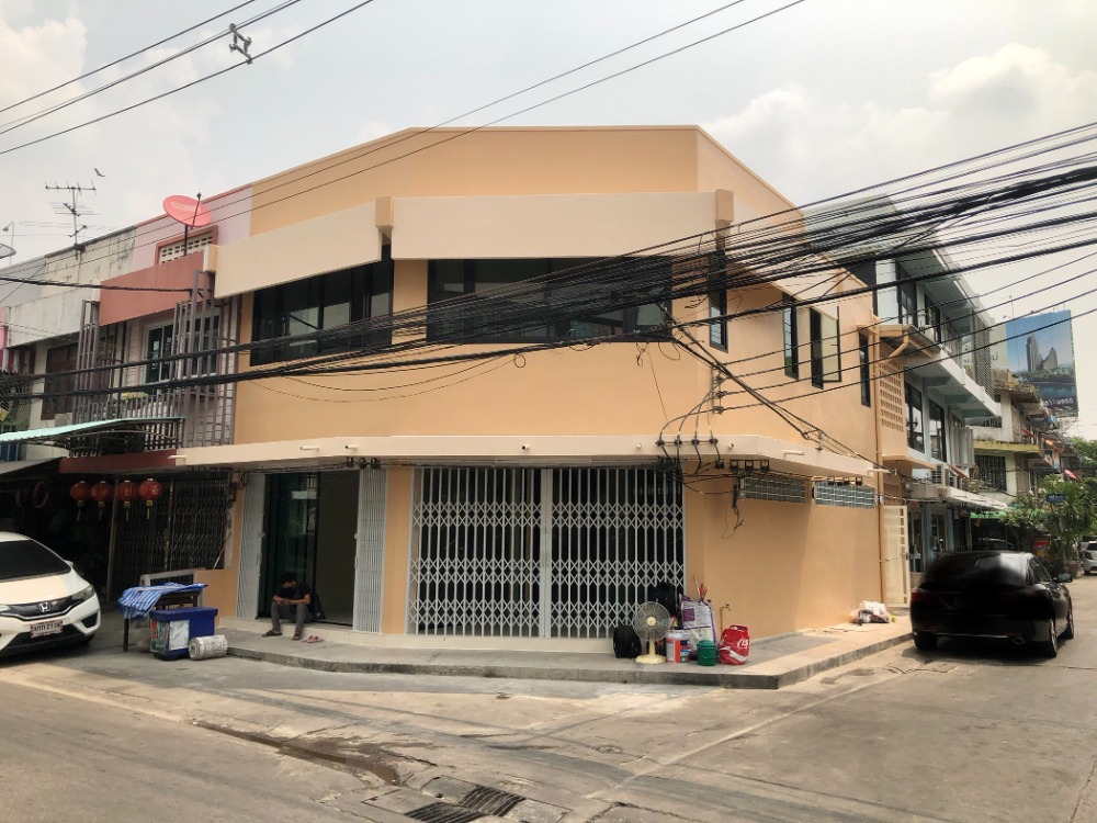 For SaleShophouseSathorn, Narathiwat : Whole house renovated, in the heart of the city, convenient to travel, can enter and exit in many ways.