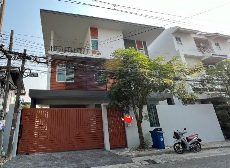 For RentHouseBang Sue, Wong Sawang, Tao Pun : 3-storey detached house for rent, area 42 sq w., Prachachuen Road. near Prachanukun intersection Rent 85,000/month