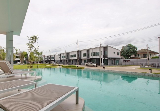 For RentTownhouseNonthaburi, Bang Yai, Bangbuathong : Townhome width 5.5 meters with fully furnished and ready to move in for rent near Ratchaphruek Road at Pleno Project Chaiyaphruek - Chaengwattana 2