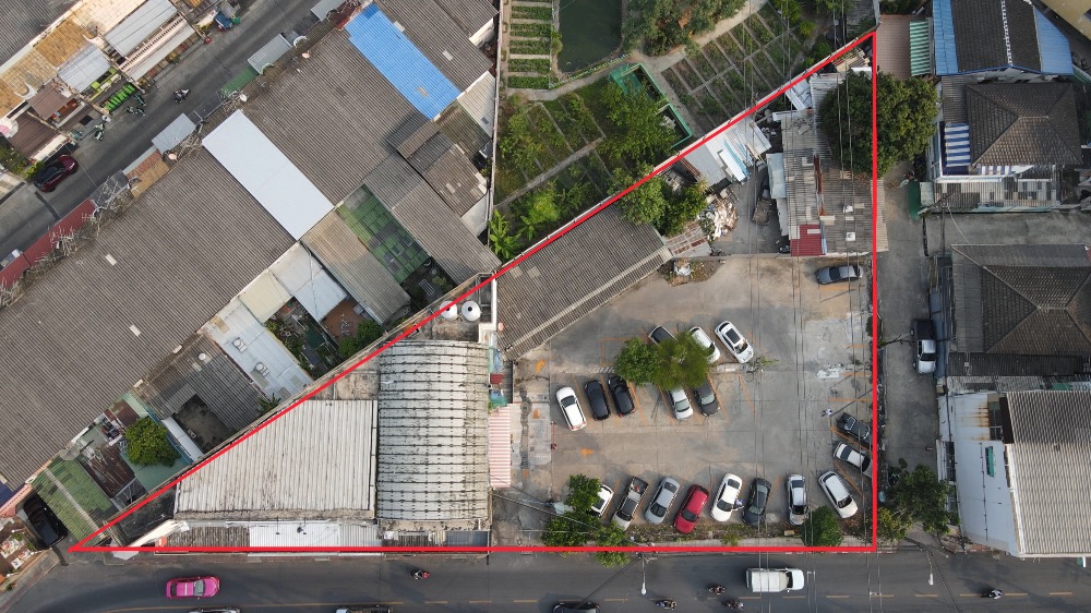 For SaleLandRatchadapisek, Huaikwang, Suttisan : Land for sale lower than the state appraisal, 502 square meters, with buildings and tenants. Pracharatbumpen 22