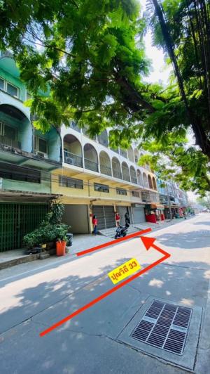 For SaleShophouseOnnut, Udomsuk : Selling a 3-storey commercial building, 3 and a half, 3 booths on Punnawithi Road 33, very good location, suitable for investment, near Punnawithi BTS station, can be sold separately