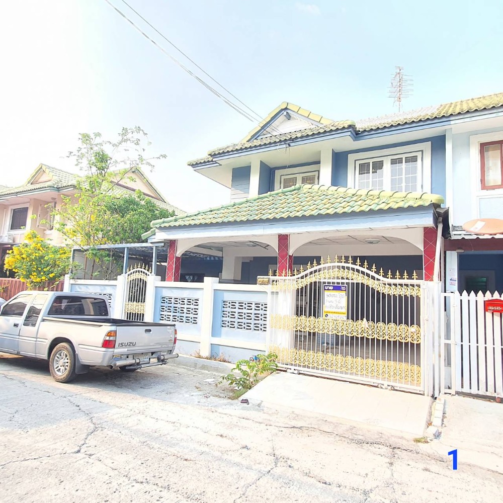 For SaleTownhouseSamut Prakan,Samrong : 2-storey townhouse for sale, completely renovated The addition of a very large hall Good house, no subsidence, corner house, Pruksa 15 project, located on Tamru Road, Bang Phli, near Bang Pu Industrial Estate.