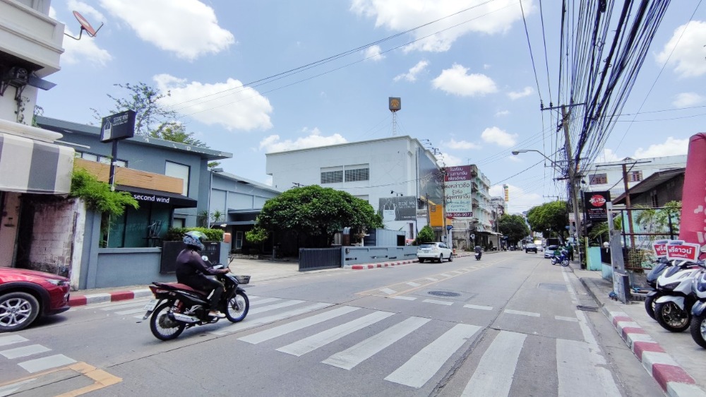 For SaleLandChokchai 4, Ladprao 71, Ladprao 48, : Land for sale, 190 square meters, Soi Chok Chai 4 (between Soi 61 and 63), filled, next to the main road.