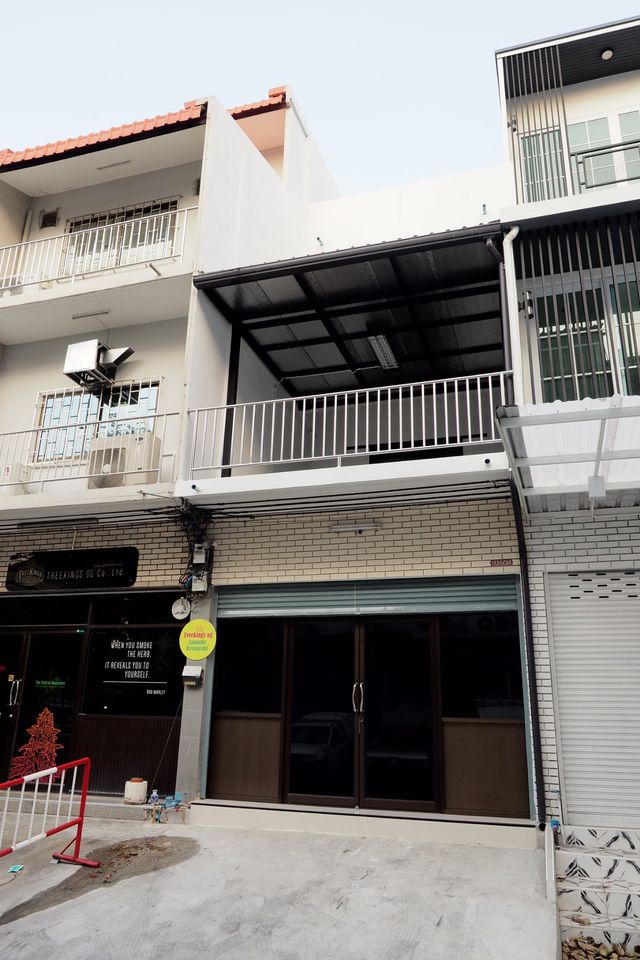 For RentShophouseChokchai 4, Ladprao 71, Ladprao 48, : 4-storey commercial building, good location, newly decorated, for rent in Ladprao-Chokchai 4 area Near Chokchai 4 fresh market, only 900 meters