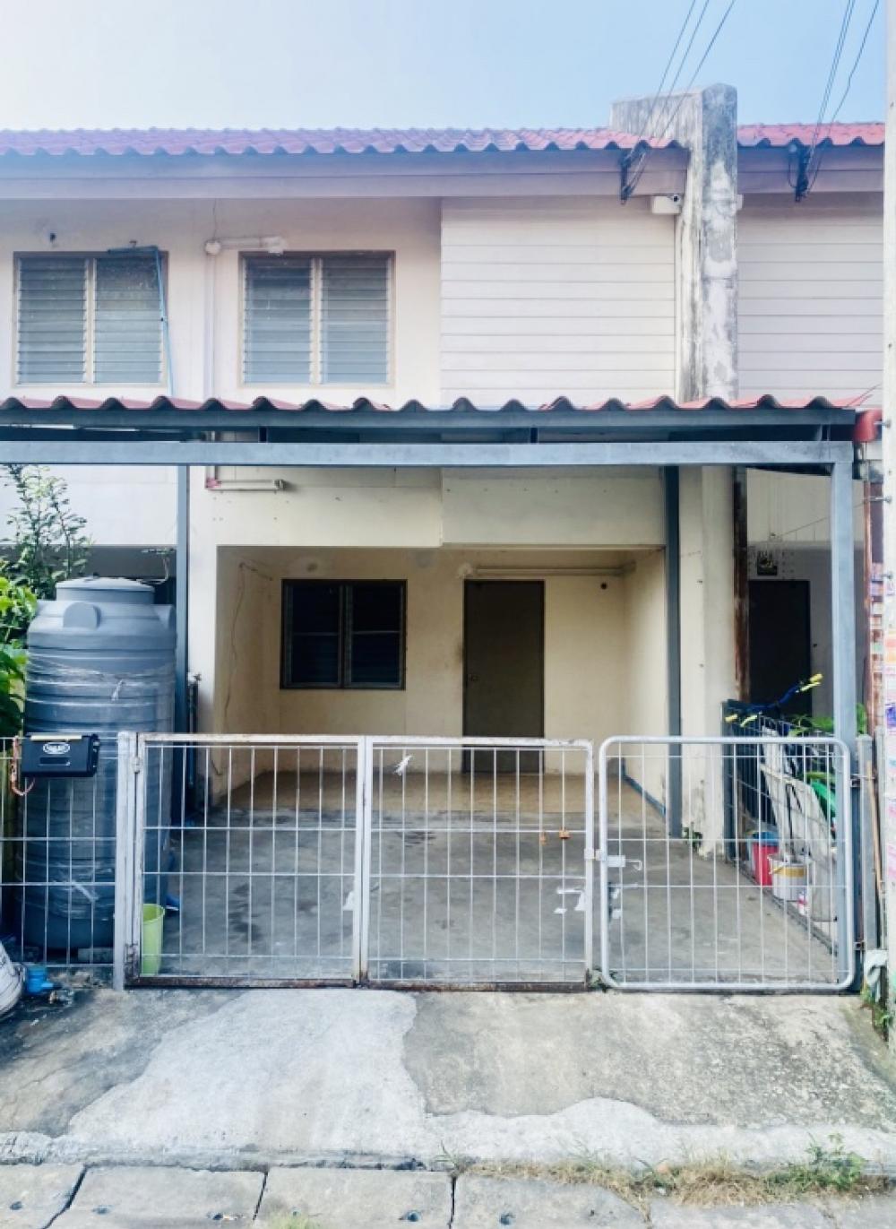 For RentTownhouseNawamin, Ramindra : Two-storey house, added to the front and back, Phaholyothin 52, near Big C, Ying Charoen Market price is negotiable