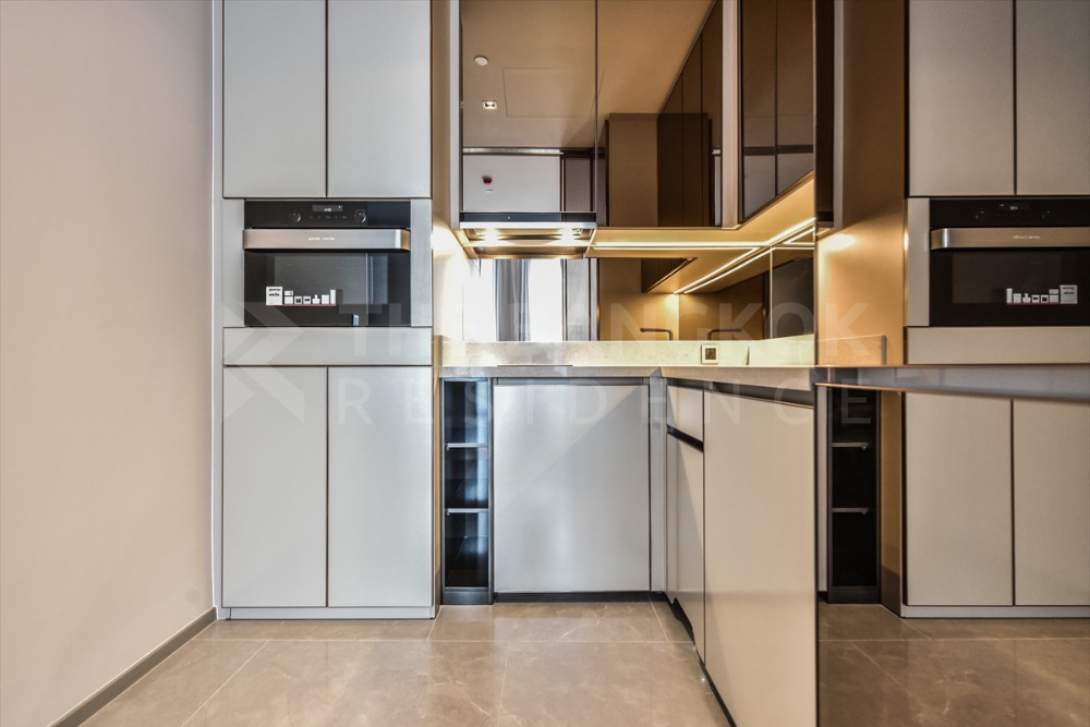 ให้เช่าคอนโดสาทร นราธิวาส : New Super Luxury Condo the Reserve Sathorn 1Bed 49.85 sq.m. Call Tono0658209025