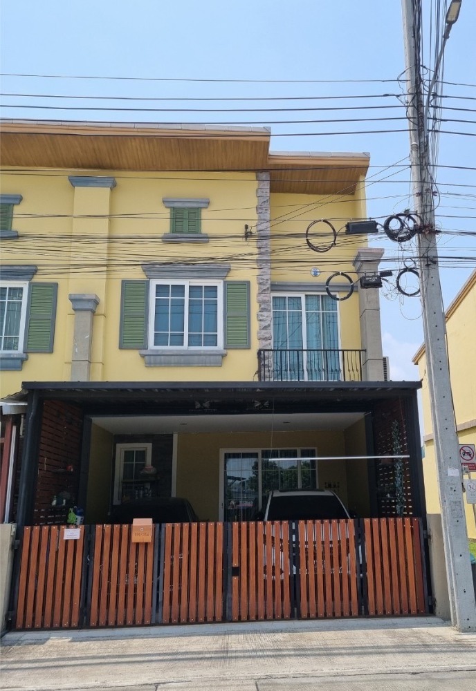 For SaleTownhousePattanakan, Srinakarin : Townhome for sale, behind the corner, 22 wah, Golden Town On Nut 65, built-in Ikea, beautifully decorated