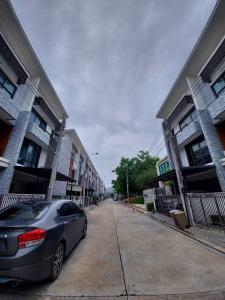 For RentTownhouseSamut Prakan,Samrong : 📣Rent with us and get 1000! ?? Beautiful house, good price, very nice, dont miss it!! 3-storey townhome 