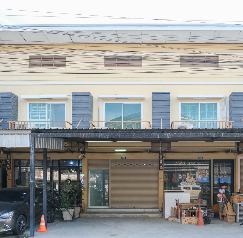 For SaleShophousePhutthamonthon, Salaya : 2 storey commercial building for sale, good condition, cheap price !! Opposite Kasetsart University, Kamphaeng Saen