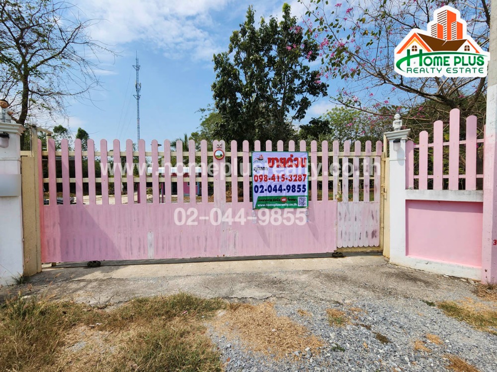 For SaleLandSuphan Buri : Land with a single-storey house, Sam Chuk District, Suphan Buri, area 2-1-32 square wah (near Sam Chuk Hospital)
