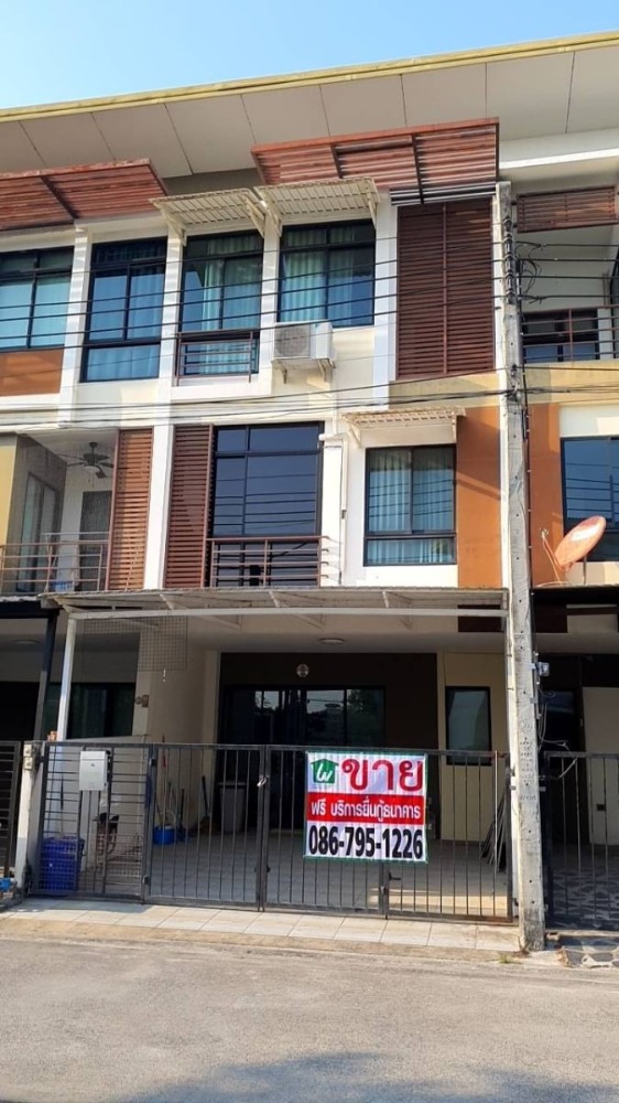For SaleTownhouseVipawadee, Don Mueang, Lak Si : House for sale, townhome, Sixnature Vibhavadi 60, near the three lines of the sky train.