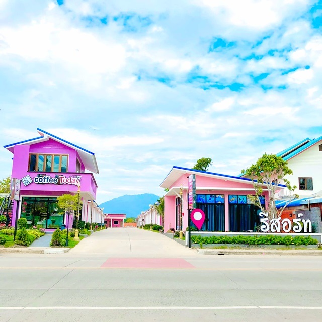 For SaleBusinesses for saleRayong : Rayong Community Area 2 Rai For Sell Resort 30+ houses Wat Nairai 1 Year Samet Island & Mae Ramph
