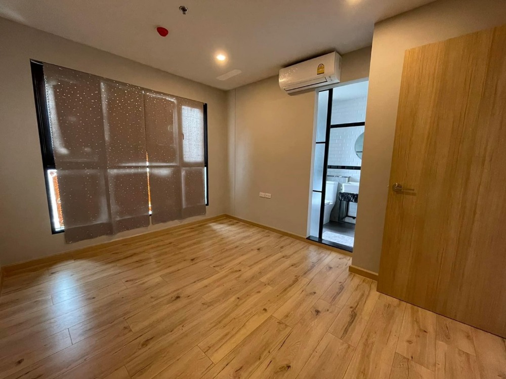 For SaleCondoPinklao, Charansanitwong : Urgent sale!! Very good price, high floor, Chao Phraya River view. Corner room, very decorated, Brix condo