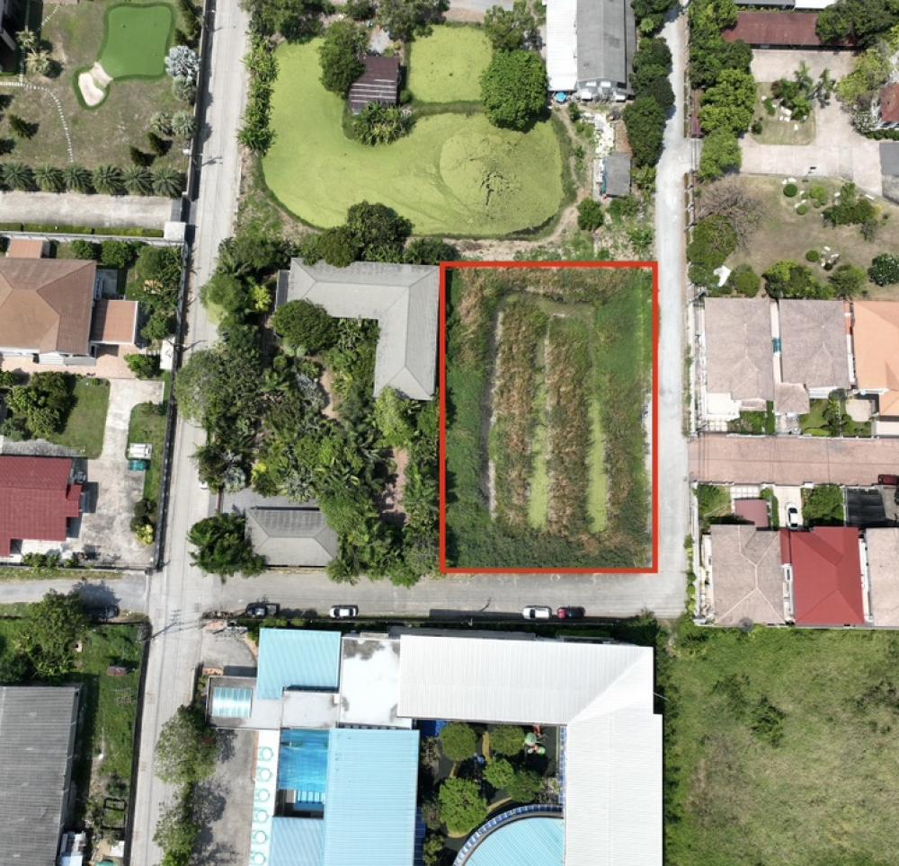 For SaleLandLadkrabang, Suwannaphum Airport : Land for sale, 476 square meters, located on Chalerm Phrakiat Rama 9 Road, Soi 61, just 200 meters into the alley.