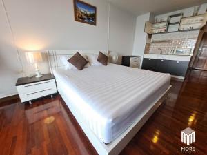 For RentCondoChiang Mai : Property id 055cr for rent  hillside 4 condo Studio 45 sqm 15th floor,private swimming pool and rooftop special only15th floor tenants, nearby Nimmanhaemin,Chiang Mai.