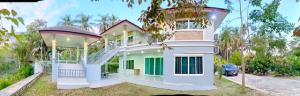 For RentHouseSamut Songkhram : For Rent Homestay Daily or Monthly 7Air 5Bed 4Bath 320 Sq.wa 350 Sq.m Aumpawa Market 5Mins