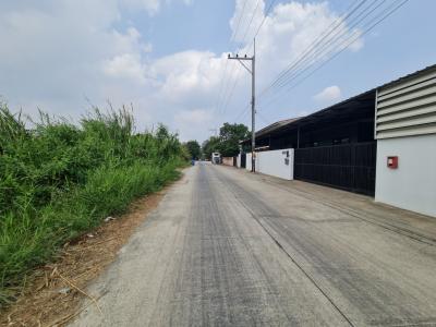 For RentLandPathum Thani,Rangsit, Thammasat : Land for rent with buildings, Lam Luk Ka Khlong 4, Soi Ruam Suk 1, 100 square meters, suitable for housing make a warehouse