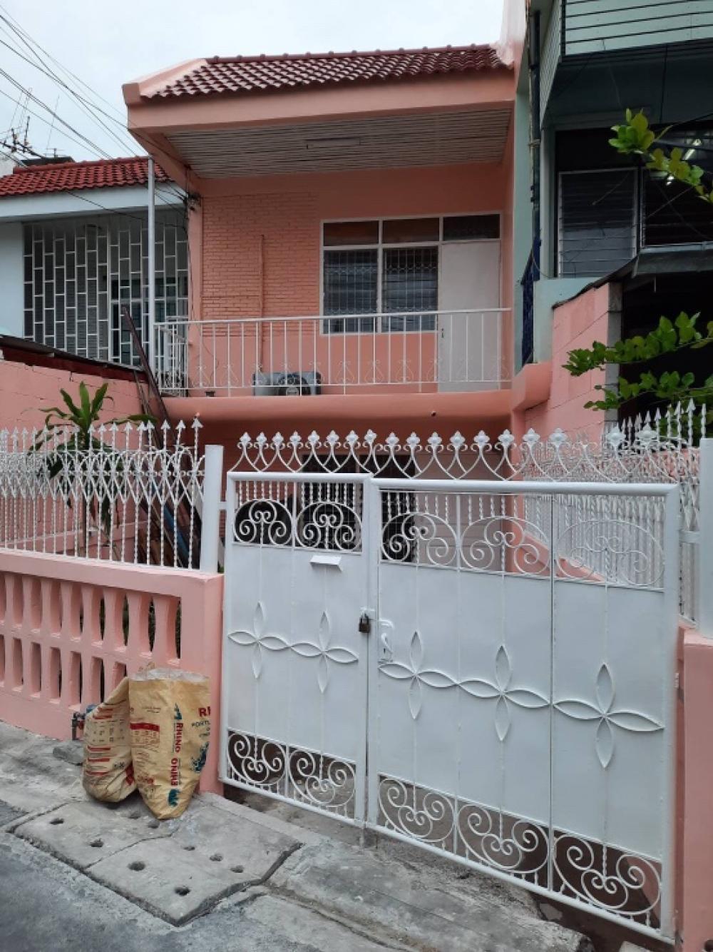 For RentTownhouseChaengwatana, Muangthong : Townhome for rent at Phong Phet Intersection Ngamwongwan
