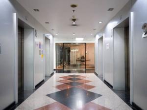 For RentOfficeSukhumvit, Asoke, Thonglor : Office For Rent  In Ekkamai Located in a premium office building (SSP Tower) Near endless amounts of amenities