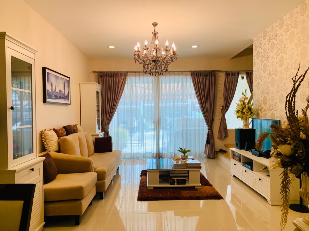 For SaleTownhouseRatchadapisek, Huaikwang, Suttisan : 3-storey townhome for sale, Baan Klang Muang, Ratchada 36, ​​very new condition, new paint on the outside, beautifully decorated, built-in, with wallpaper throughout. Fully furnished (SB Design) ready to move in