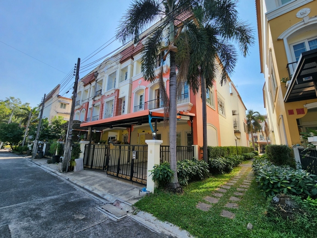 For SaleTownhouseThaphra, Talat Phlu, Wutthakat : 3-storey townhome for sale, behind the corner, size 27 square wah, Urban Sathorn, urban sathorn, near BTS Bang Wa