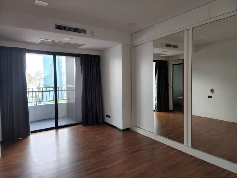 For SaleCondoSukhumvit, Asoke, Thonglor : Newly Renovated Large 3 Bedrooms Condo with Unblocked View For Sale - Modern Town - BTS Ekkamai