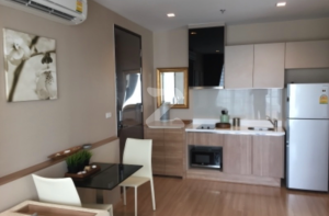 ให้เช่าคอนโดสาทร นราธิวาส : ให้เช่า คอนโด ริทึ่ม สาทร RHYTHM Sathorn ชั้น 6 ขนาด 38.06 ตรม.  อยู่ติดถนนสาทร ข้างสะพานตากสิน เดินทางสะดวก ติด BTS สะพานตากสิน วิวสะพานตากสิน ฝั่งแม่น้ำเจ้าพระยา
