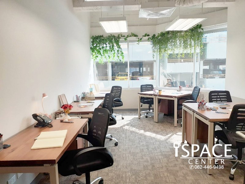 For RentOfficeRatchathewi,Phayathai : For rent Service Office BTS Phaya Thai is a private room. no need to decorate the office And carrying a notebook can go to work immediately, very convenient