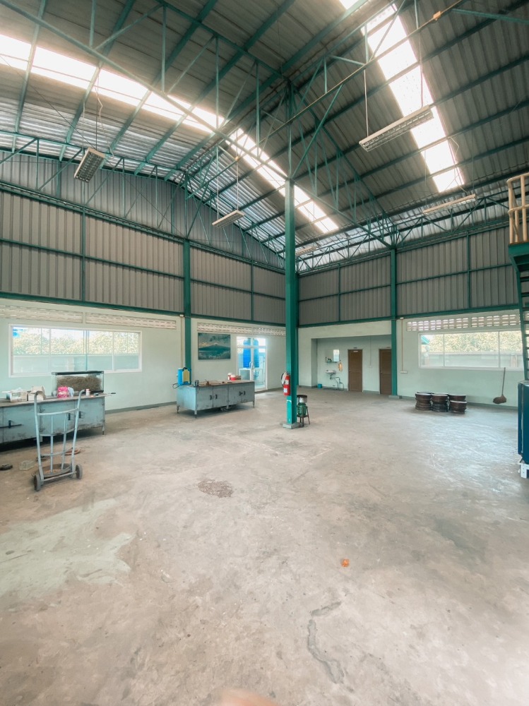 For RentWarehouseMin Buri, Romklao : Empty space with warehouse for rent, Romklao 23, with office, area of ​​​​1 rai
