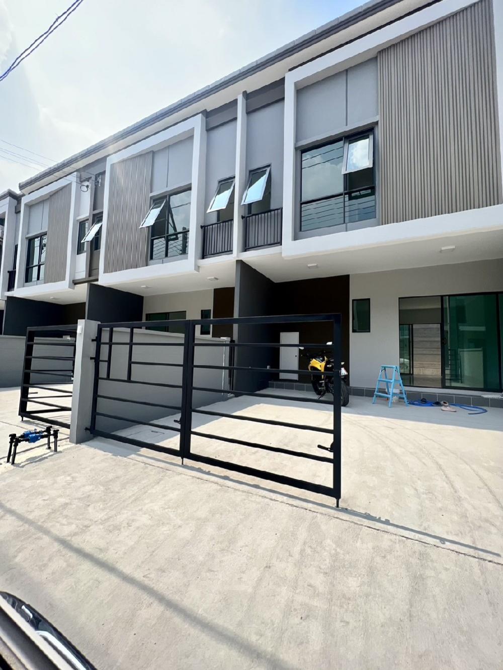 For RentTownhousePathum Thani,Rangsit, Thammasat : House for rent Rangsit-Future Park-Bangkok University