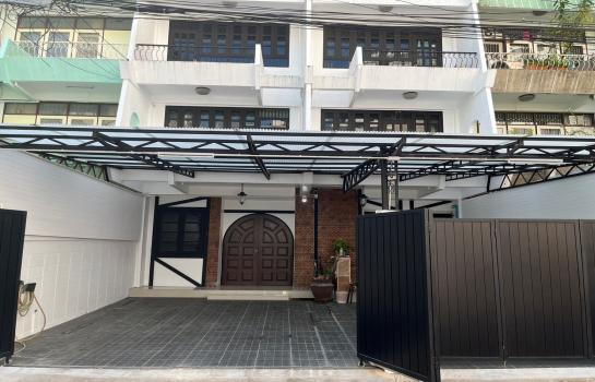 For RentTownhouseSathorn, Narathiwat : Townhomes, 2 units, Sathorn 3, newly decorated, garden view, on an area of 100 square meters.
