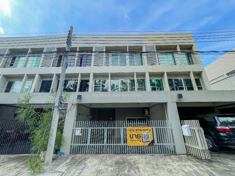 For SaleTownhousePattanakan, Srinakarin : South in front of the house, doesn't hit anyone ✨ Noble Cube Pattanakarn / 3 bedrooms (for sale), Noble Cube Pattanakarn / 3 Bedrooms (SALE) PALM675