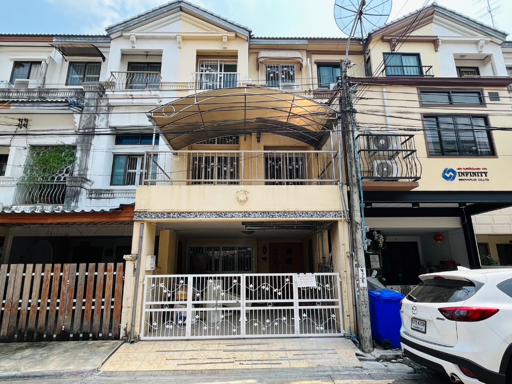 For SaleTownhouseRatchadapisek, Huaikwang, Suttisan : Townhome Baan Klang Muang Ratchada - Mengjai 2 / 3 bedrooms (for sale), Baan Klang Muang Ratchada - Mengjai 2 / Townhome 3 Bedrooms (FOR SALE) RUK418.