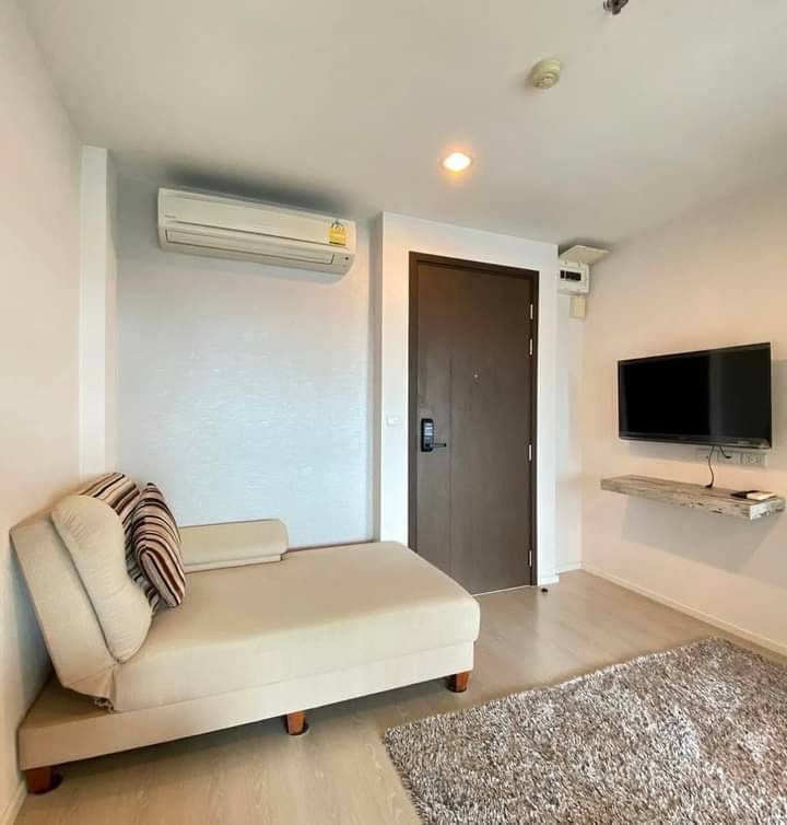 For RentCondoSathorn, Narathiwat : Condo for rent, Rhythm Sathorn Narathiwat, near BRT which connects to BTS Chong Nonsi, 1 bedroom, 1 bathroom with balcony, 36 sq m, 12A floor, 32,000/month, interested call 097-4655644 T.C HOME