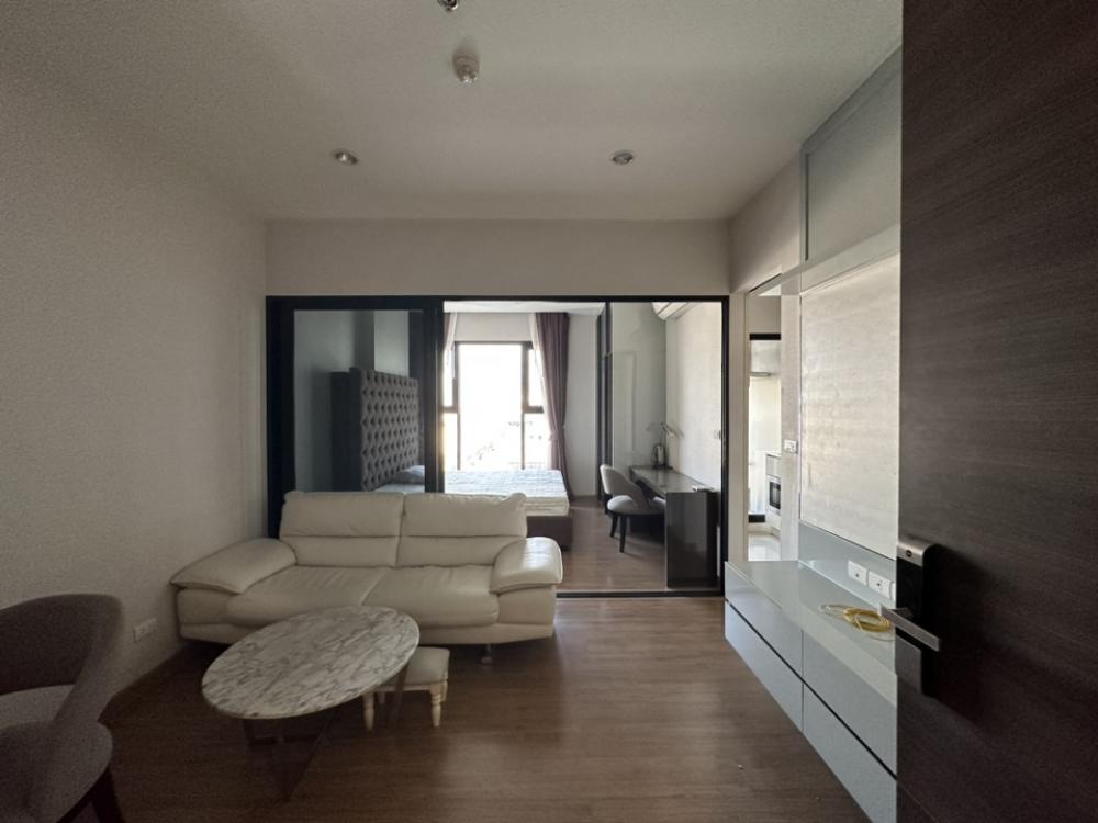 For RentCondoBang Sue, Wong Sawang, Tao Pun : 🏢 Chewathai Residence Bang Pho 📍 High floor 🌤️ Nice view 🛏️ Big room 🛋️ Furniture 📺 Complete electrical appliances (special price)