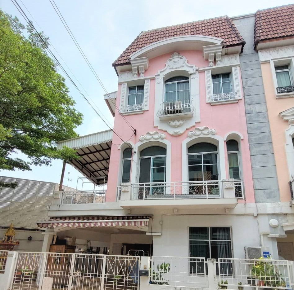 For SaleTownhouseKasetsart, Ratchayothin : Special price, townhouse, Baan Klang Muang, Monte carlo, Ratchavipha, 3 floors, 41 square wa. renovated.