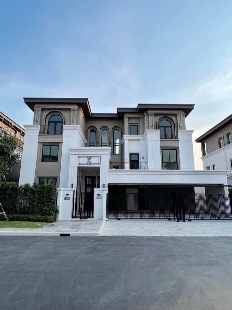 For SaleHousePattanakan, Srinakarin : 🌟❤️🌟 Selling CINQ ROYAL Krungthep Kreetha ✨3-storey luxury detached house, Super Luxury level ✨Corner corner of the largest land plot of Type Sold, colonial style 🌟❤️🌟