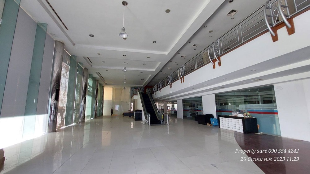 For RentOfficeNawamin, Ramindra : Showroom & StoreHouse for rent - Showroom and warehouse for rent, including a large 2-storey office • on 6 rai of land, usable area over 9,000 sq m. Synphaet