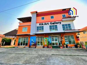 For SaleShophouseMin Buri, Romklao : Selling home office, commercial building, land on Khum Klao Road At the entrance of Soi Khum Klao 8, Minburi, suitable for making an office, Home Office, Showroom, Hostel