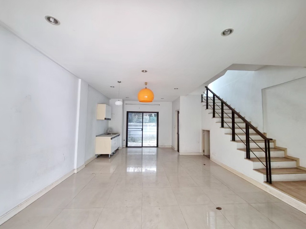 For SaleTownhouseRatchadapisek, Huaikwang, Suttisan : HK0019😍For SELL 4-story townhouse for sale🚪4 bedrooms🚄near MRT Suthisan🔔House area: 23.10 sq m.Usable area: 200.00 sq m.For sale: 10,000,000฿📞O99-5919653,065-9423251 ✅LineID:@sureresidence