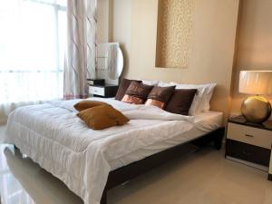 For RentCondoSriracha Laem Chabang Ban Bueng : Condo for rent in Central Pattaya, 2 bedrooms, 2 bathrooms, easy to find things to eat