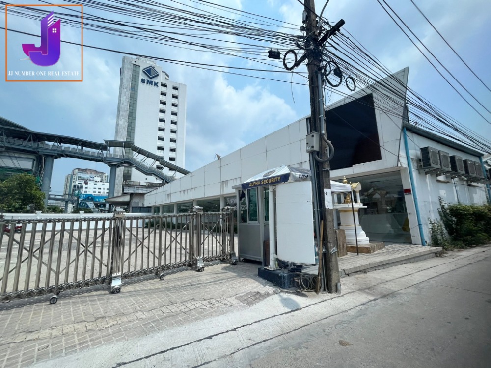 For RentShowroomPattanakan, Srinakarin : Showroom for rent with office Next to Srinakarin Road, area 1,483.5 sq m., good location, next to the main road, next to the yellow line train Sri Kritha Station
