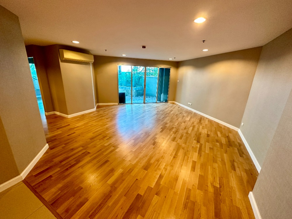 For SaleCondoRama9, Petchburi, RCA : Belle Grand Rama 9 Condominium, near Central and Mrt Rama 9, rare large rare room, 5 bedrooms and a maid's room, the owner sells at a loss of only 18.9 million baht