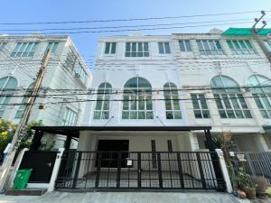 For SaleHome OfficeKasetsart, Ratchayothin : Home Office The Park Ladprao - Wanghin / 5 bedrooms (for sale), Home Office The Park Ladprao - Wanghin / 5 Bedrooms (FOR SALE) MEAW110.