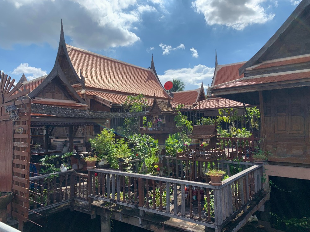 ให้เช่าบ้านนนทบุรี บางใหญ่ บางบัวทอง : เช่าบ้านเรือนไทยเพื่อถ่ายทำ โฆษณา ละคร หนังสั้น Pre-Wedding 8,000 บ/วัน