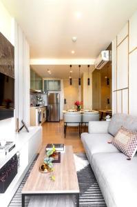 ให้เช่าคอนโดสุขุมวิท อโศก ทองหล่อ : Pet friendly for rent Maru Ekkamai 2 2bedrooms nice decoration