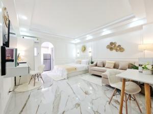 For SaleCondoKhon Kaen : 🔥 Newly renovated condo for sale in the heart of Khon Kaen city, beautifully decorated, Modern Minimal style, ready to move in.