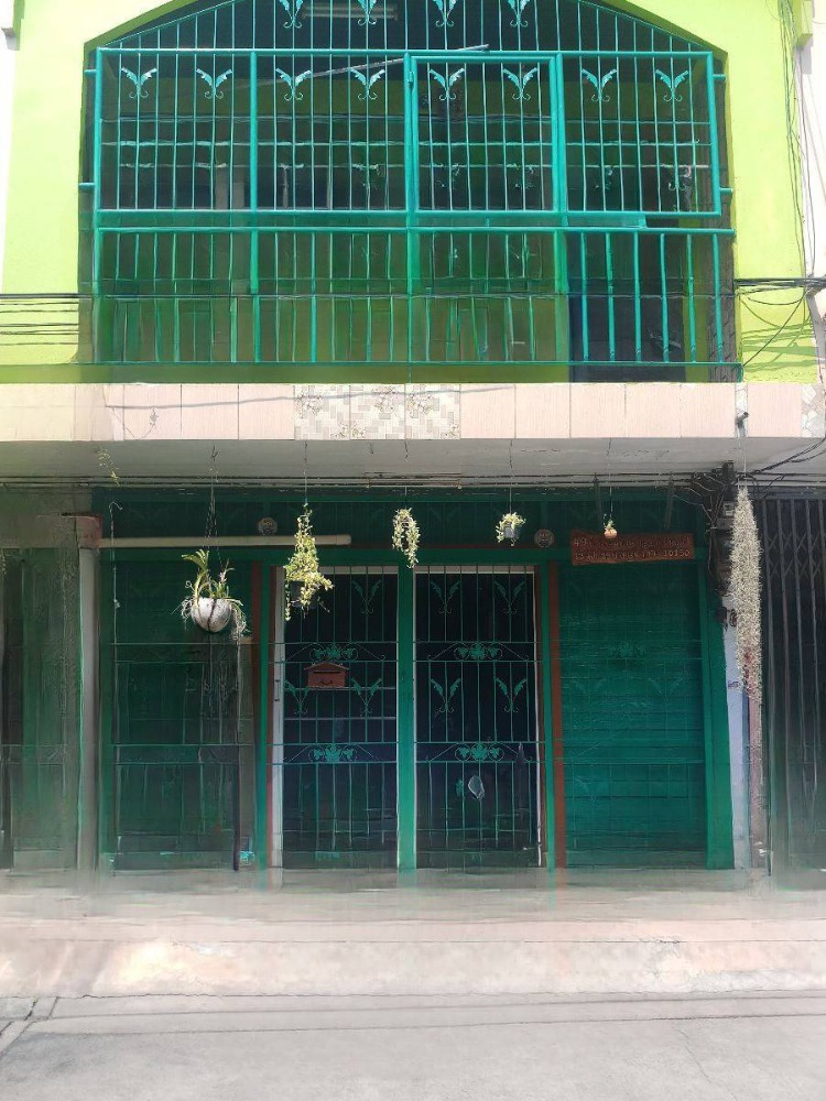 For SaleTownhouseEakachai, Bang Bon : The house behind the mall!! Only 1 minute from Big C! 2 storey townhouse for sale, Sangkhasit Village, Kamnan Maen 13, good price! Convenient to travel!